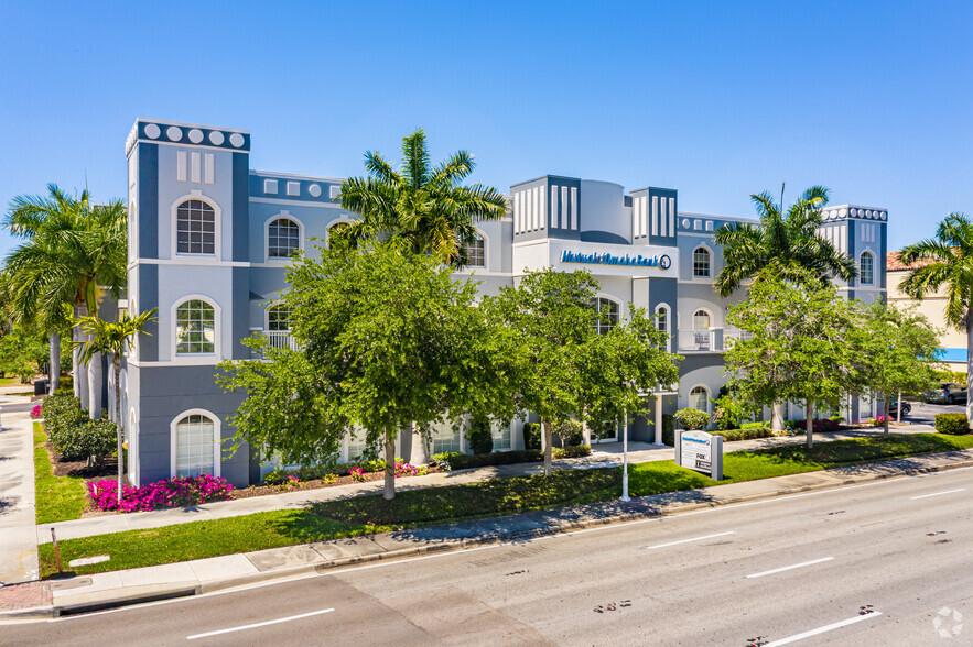 625 Tamiami Trl N, Naples, FL for sale - Primary Photo - Image 1 of 4