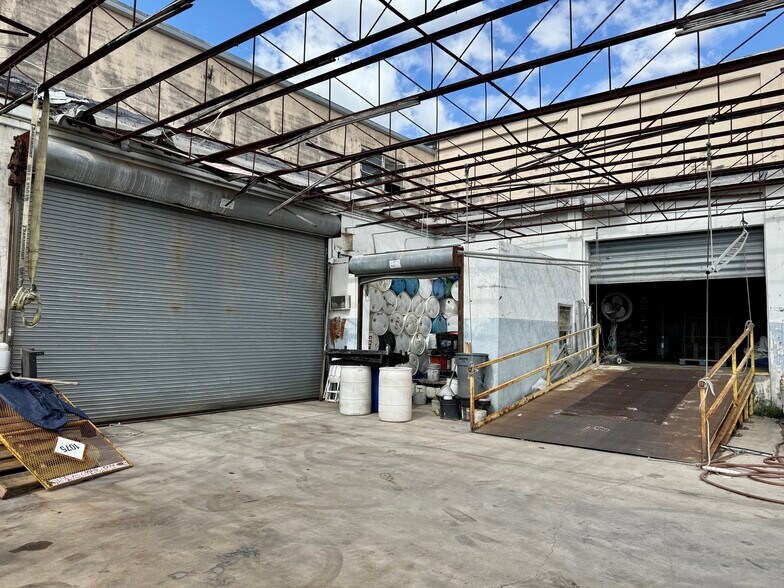 8000 NW 56th St, Miami, FL à louer - Photo du bâtiment - Image 2 de 15