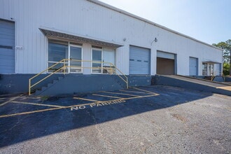 123-139 Ragland Rd, Jackson, TN for lease Building Photo- Image 2 of 4