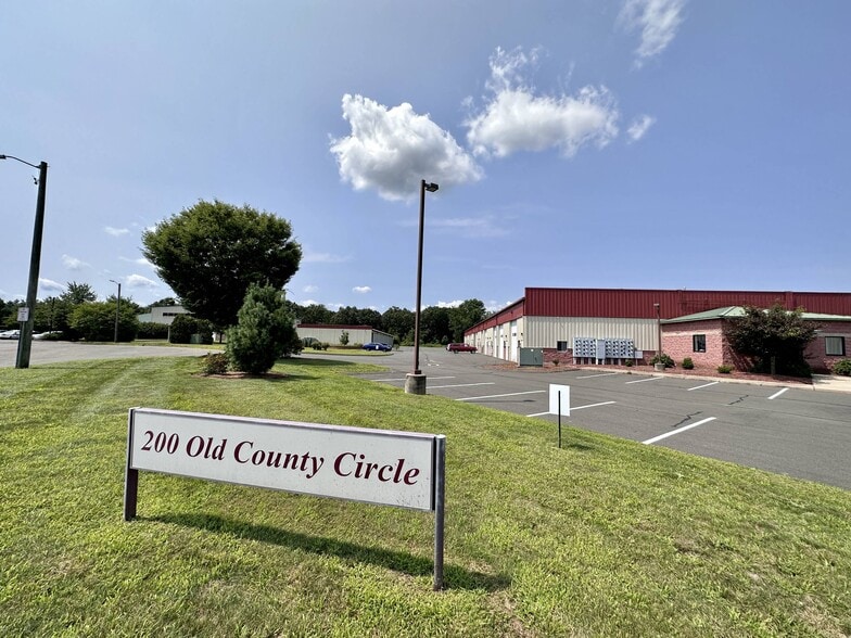 200 Old County Cir, Windsor Locks, CT for lease - Building Photo - Image 2 of 9
