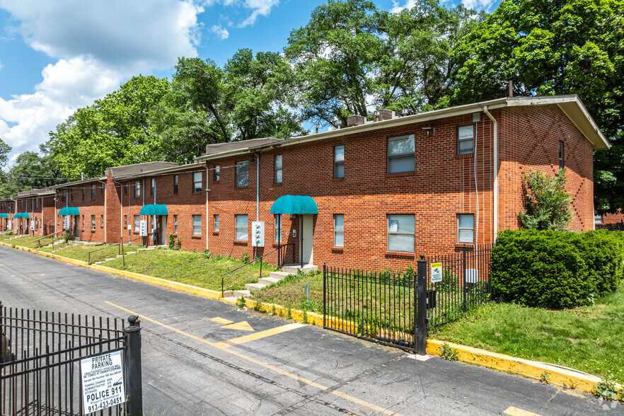 8208 Troost Ave, Kansas City, MO for sale - Primary Photo - Image 1 of 1