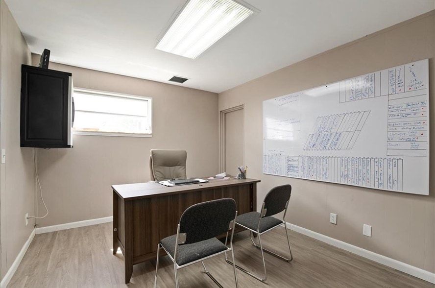16820 San Carlos Blvd, Fort Myers, FL for lease - Interior Photo - Image 3 of 30