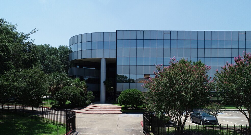 2900 Wilcrest Dr, Houston, TX à vendre - Photo du bâtiment - Image 2 de 5