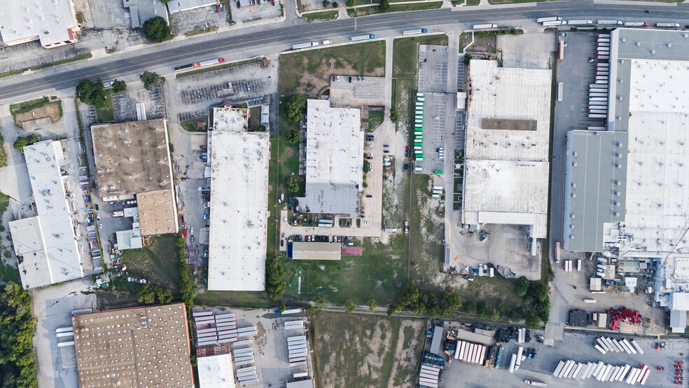 3363 E Commerce St, San Antonio, TX for sale - Building Photo - Image 2 of 8