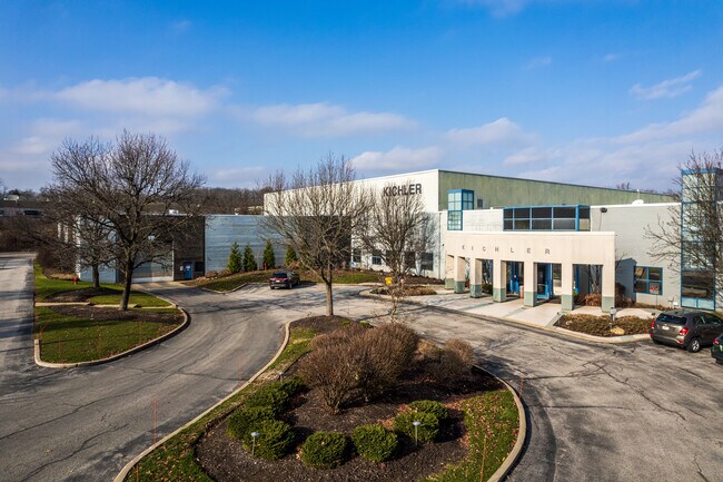 Plus de détails pour 7711 E Pleasant Valley Rd, Independence, OH - Industriel à louer