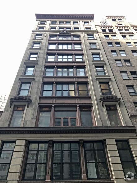 36 W 37th St, New York, NY à louer - Photo du bâtiment - Image 3 de 3