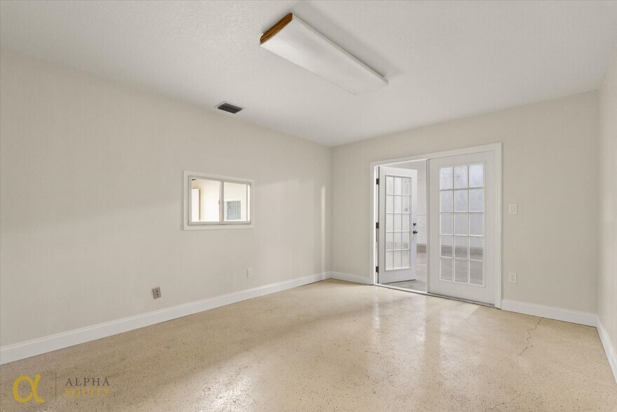 260 Power Ct, Sanford, FL à louer - Photo du bâtiment - Image 2 de 4