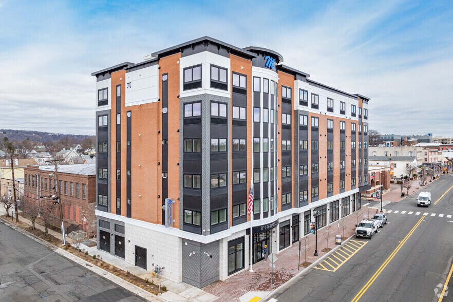 1 E Main St, Bound Brook, NJ à louer - Photo du bâtiment - Image 1 de 28