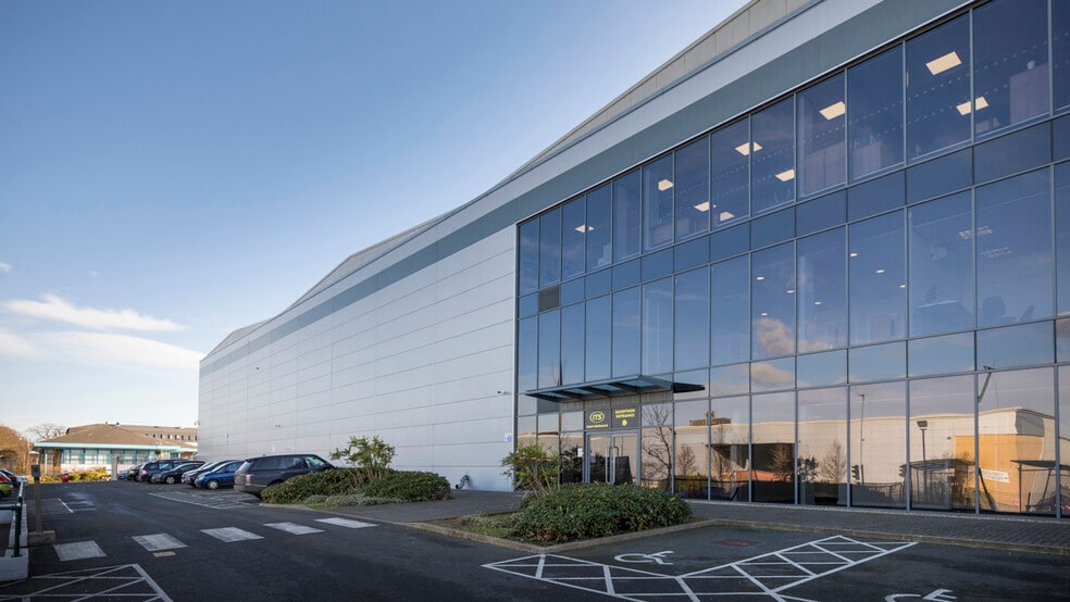 1 Edinburgh Way, Harlow à louer - Photo du bâtiment - Image 3 de 4