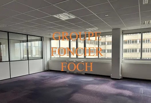 Office in Lyon for lease - Interior Photo - Image 2 of 4