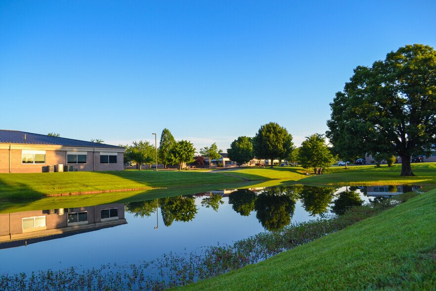 1005 Beau Terre Dr, Bentonville, AR à louer - Photo du bâtiment - Image 3 de 20