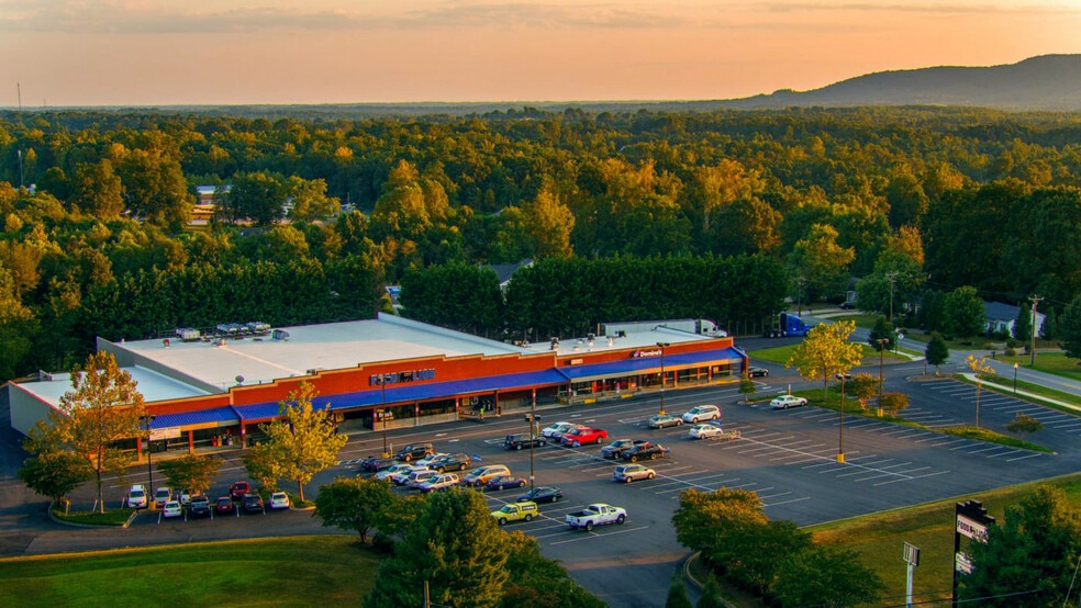629 W Main Ave, Taylorsville, NC for lease - Building Photo - Image 3 of 4