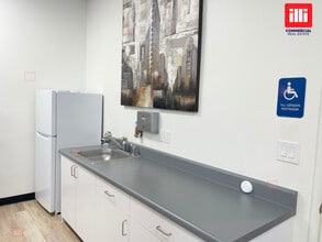 2401 Ventura Blvd, Camarillo, CA à louer Photo intérieure- Image 2 de 6