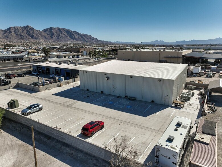 3071 N Nellis Blvd, Las Vegas, NV à vendre - Photo du bâtiment - Image 2 de 12