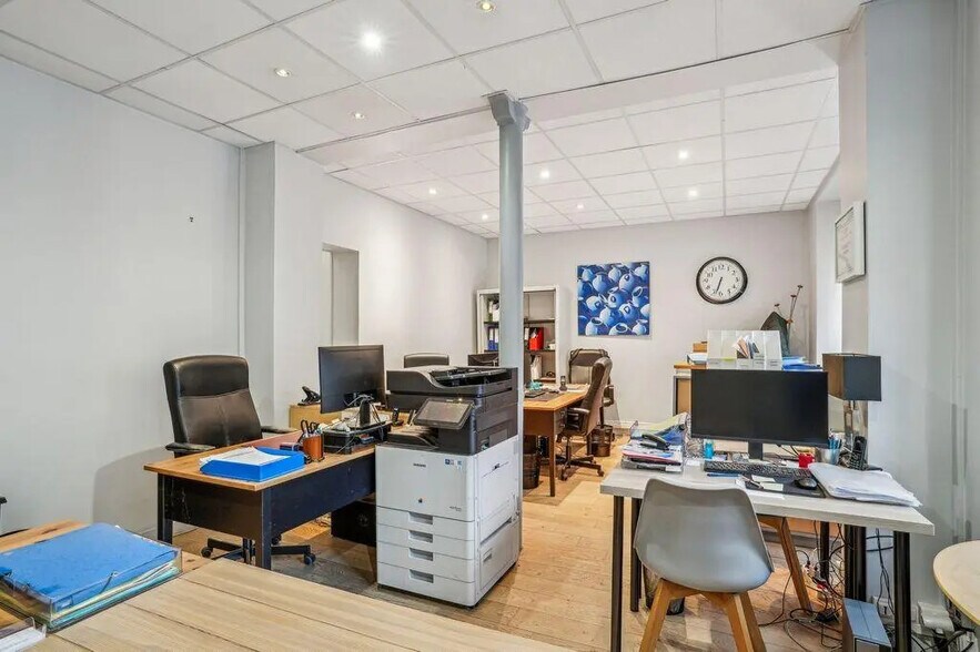 Retail in Paris for sale - Interior Photo - Image 2 of 7