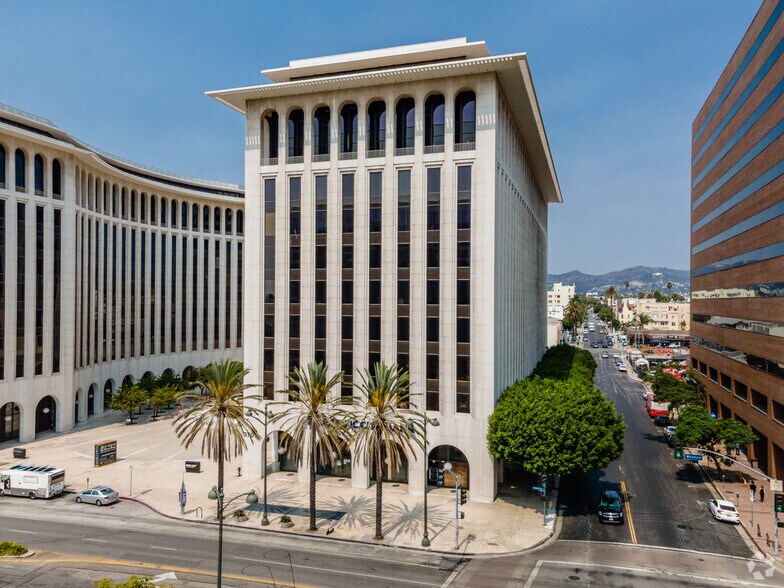 3701 Wilshire Blvd, Los Angeles, CA à louer - Photo du bâtiment - Image 1 de 21