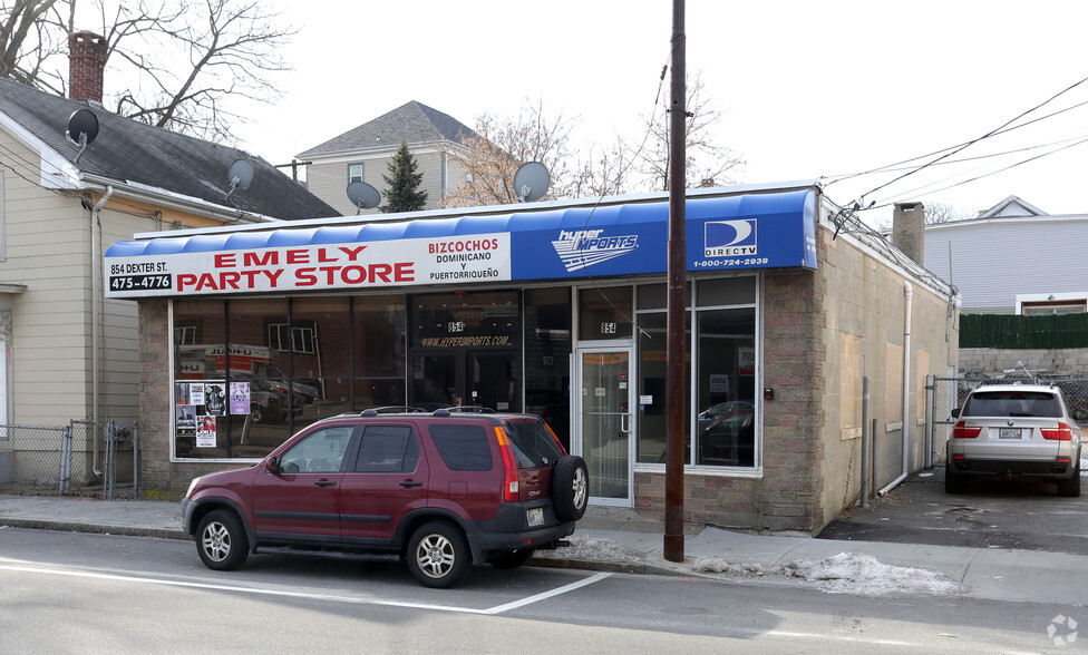 854 Dexter St, Central Falls, RI for sale - Primary Photo - Image 1 of 1