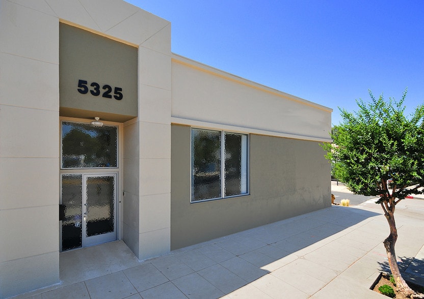 5325 Topanga Canyon Blvd, Woodland Hills, CA for lease - Building Photo - Image 2 of 41