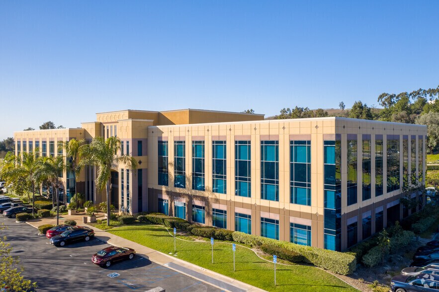1 Spectrum Pointe Dr, Lake Forest, CA à louer - Photo du bâtiment - Image 2 de 12
