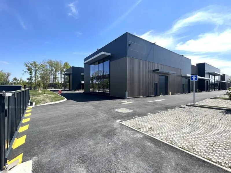 Flex in Mérignac for lease Building Photo- Image 1 of 12