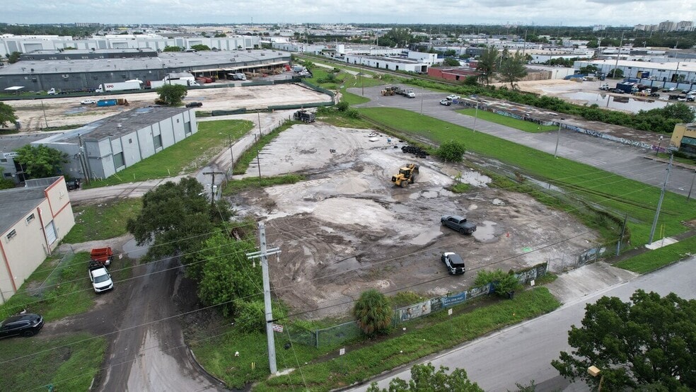 1171 SE 10th Ave, Hialeah, FL à louer - Photo du bâtiment - Image 3 de 9