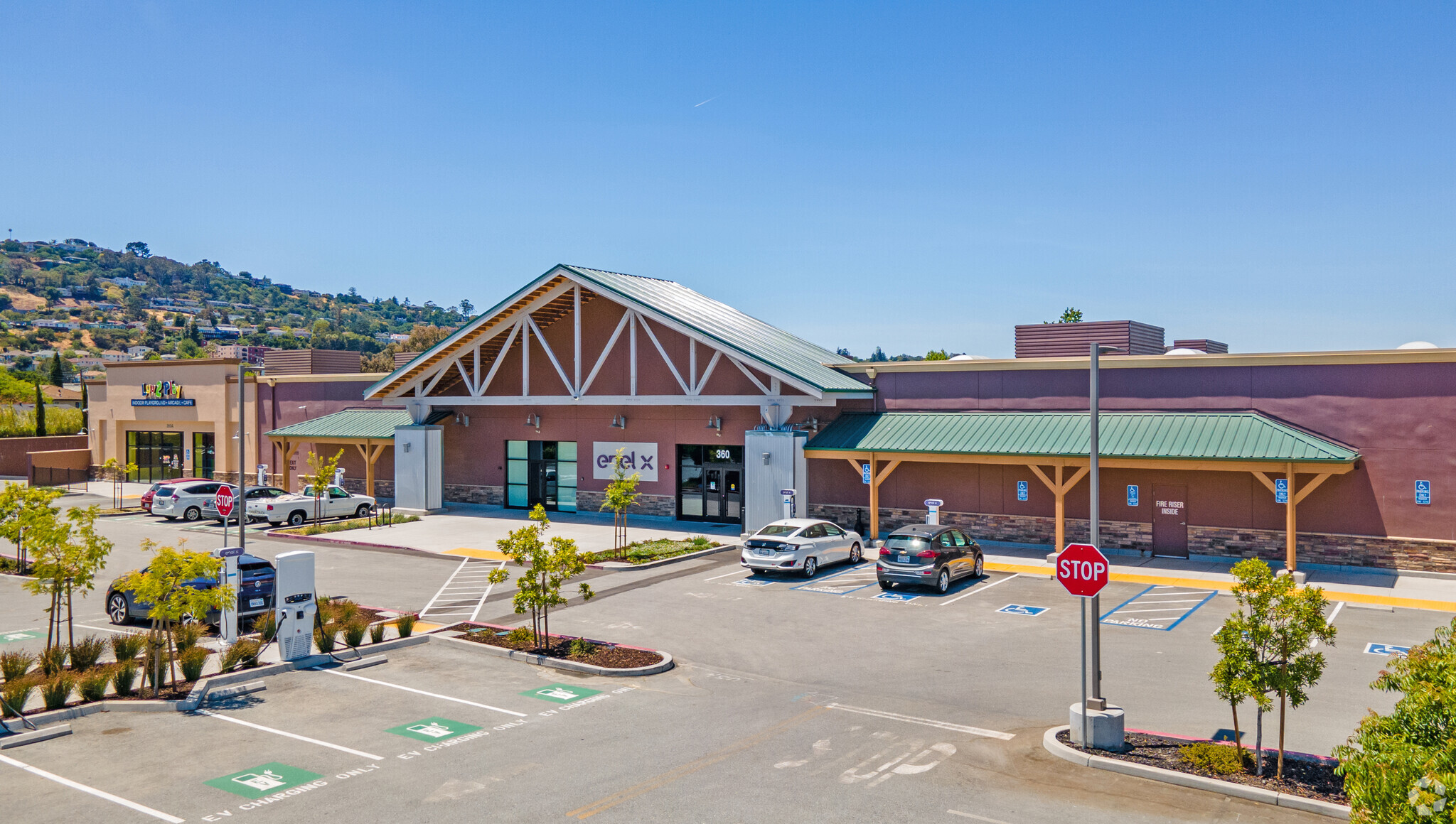 360-380 Industrial Rd, San Carlos, CA for lease Building Photo- Image 1 of 10