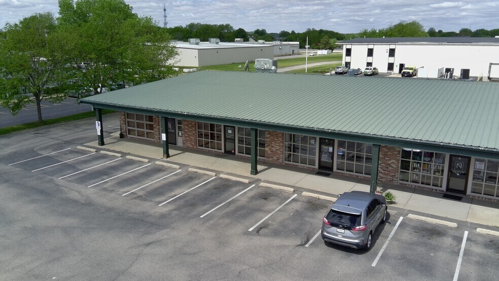2833 Milton Ave, Janesville, WI à louer - Photo du bâtiment - Image 3 de 5