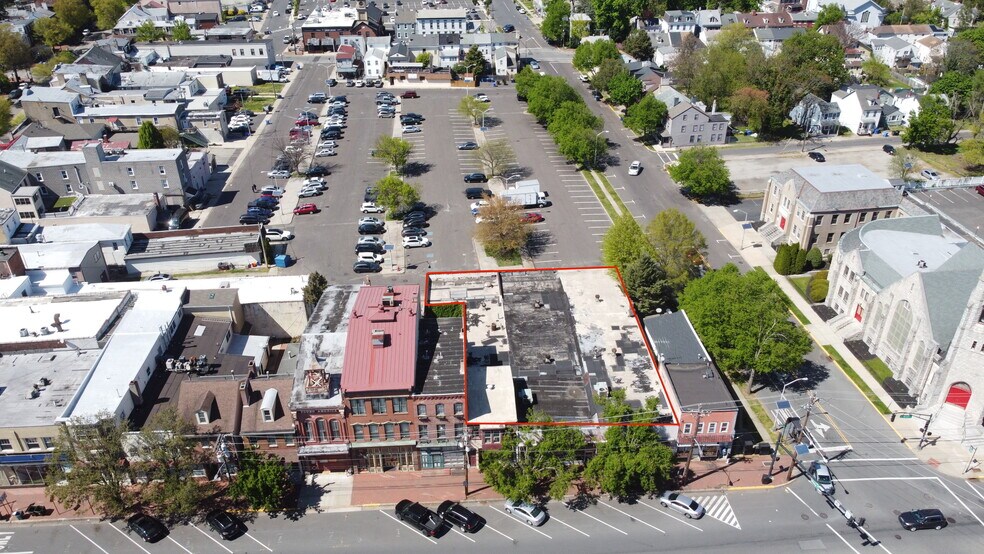 35 E Broad St, Burlington, NJ à vendre - Photo du bâtiment - Image 2 de 10