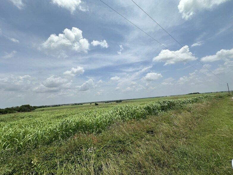 Farm to Market Road 935, Troy, TX à vendre - Photo du bâtiment - Image 2 de 23