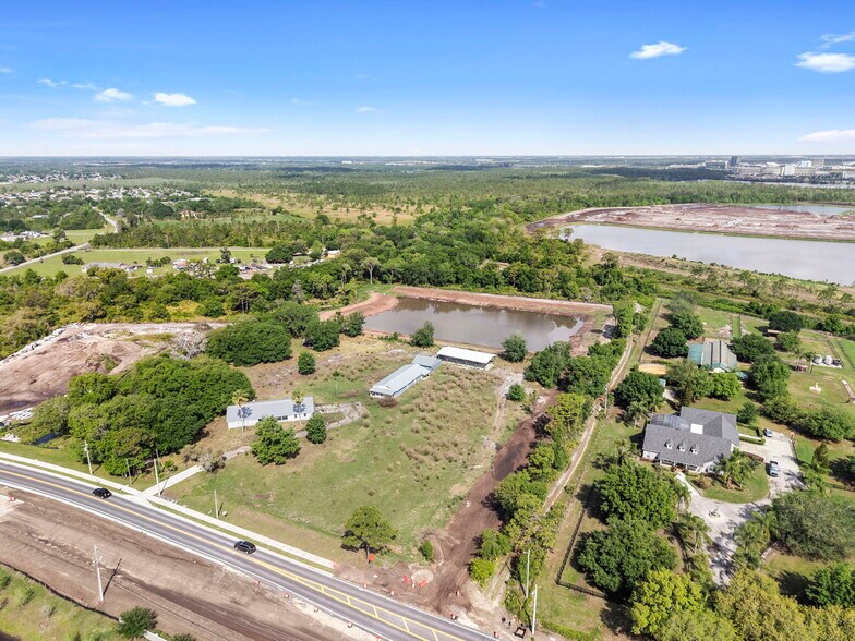 4385 Boggy Creek Rd, Kissimmee, FL à vendre - Photo du bâtiment - Image 2 de 23