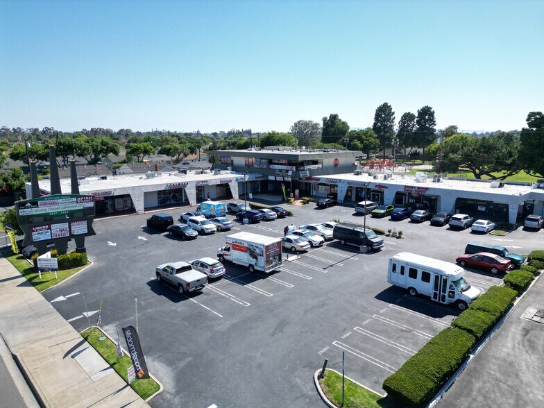 5237-5263 Paramount Blvd, Lakewood, CA à louer - Photo du bâtiment - Image 2 de 33