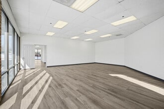 7401-7403 Lockport Pl, Lorton, VA à louer Photo intérieure- Image 1 de 24