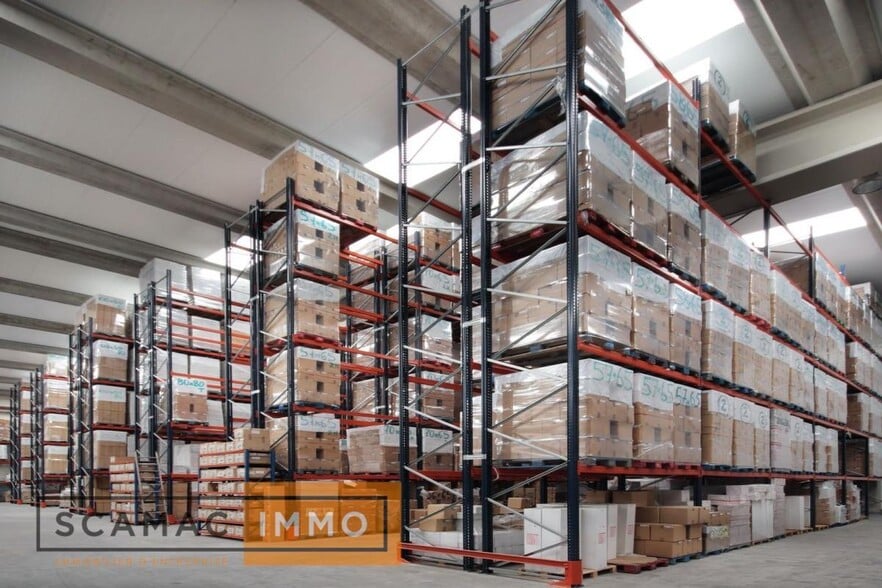 Industrial in Combs-la-Ville for lease - Interior Photo - Image 3 of 10