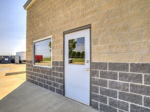 7312 NW 164th St, Edmond, OK for lease Interior Photo- Image 1 of 4