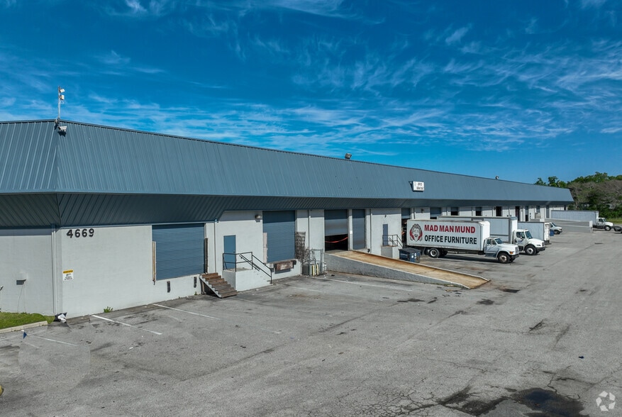 4669 L B McLeod Rd, Orlando, FL for lease - Primary Photo - Image 1 of 6