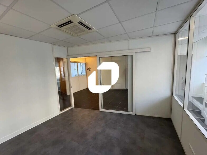 Office in Vanves for lease - Building Photo - Image 1 of 24