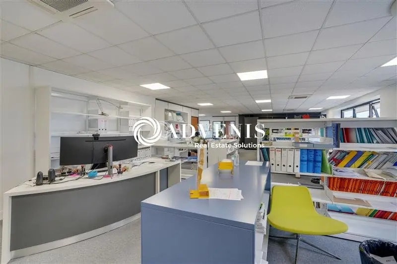 Office in Champs-sur-Marne for lease - Interior Photo - Image 1 of 10