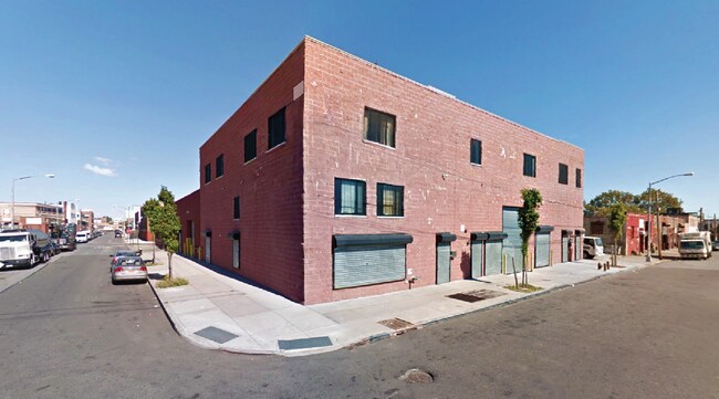 Plus de détails pour 329 Meserole St, Brooklyn, NY - Industriel à louer
