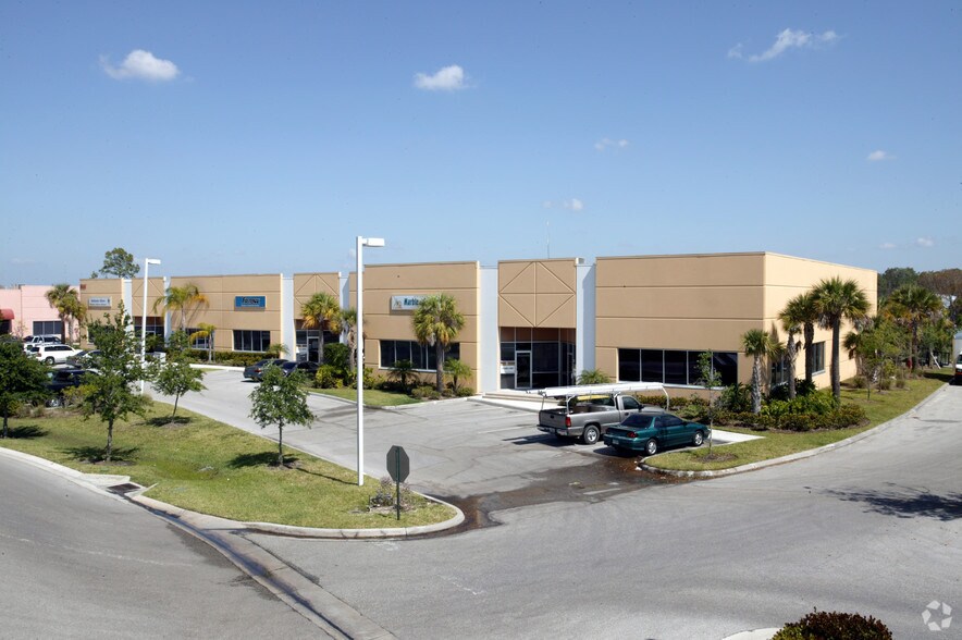 6141 Mid Metro Dr, Fort Myers, FL à vendre - Photo principale - Image 1 de 1