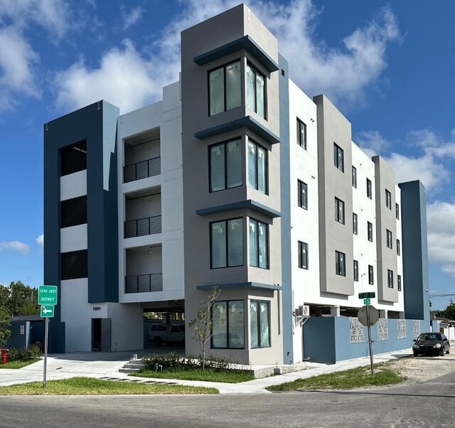 1091 E 17th St, Hialeah, FL for sale Primary Photo- Image 1 of 12
