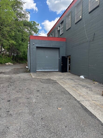 200-204 Railroad Ave, Hackensack, NJ for lease - Building Photo - Image 2 of 2