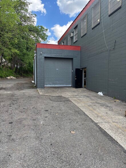 200-204 Railroad Ave, Hackensack, NJ à louer - Photo du bâtiment - Image 2 de 2