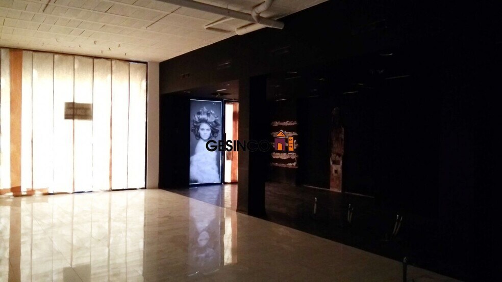 Plaça Poeta Vicent Andrés Estellés, 11, Ontinyent, Valencia à vendre - Photo du bâtiment - Image 2 de 6