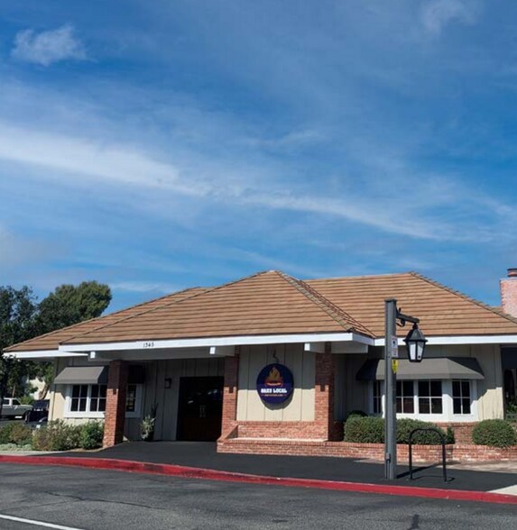 1321-1345 E Thousand Oaks Blvd, Thousand Oaks, CA à louer - Photo du bâtiment - Image 2 de 7