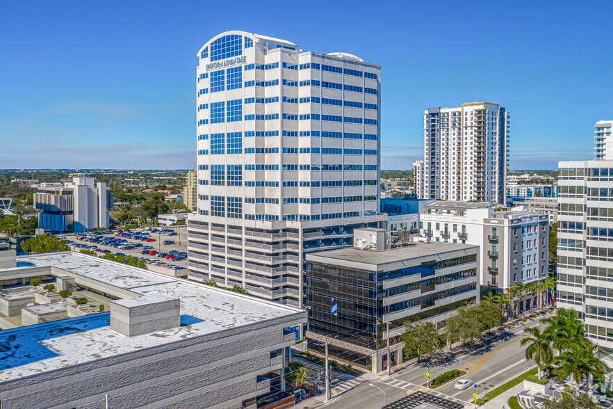 101 NE 3rd Ave, Fort Lauderdale, FL à louer - Photo du bâtiment - Image 1 de 41