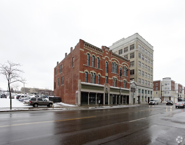 323-325 S Main St, Akron, OH à louer - Photo principale - Image 1 de 12
