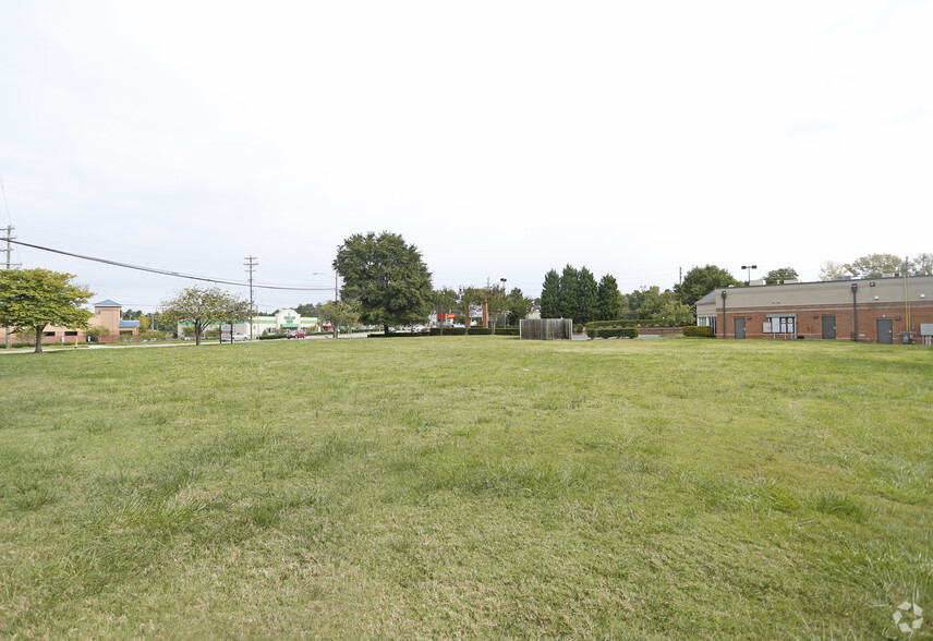 2910-2918 Mt. Holly Huntersville Rd, Charlotte, NC for lease - Primary Photo - Image 1 of 2