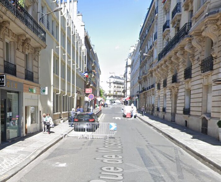 Retail in Paris for lease - Building Photo - Image 1 of 3