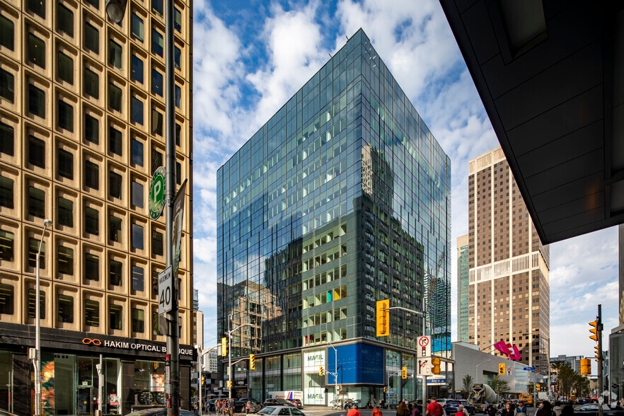 60 Bloor St W, Toronto, ON à louer - Photo du bâtiment - Image 2 de 3