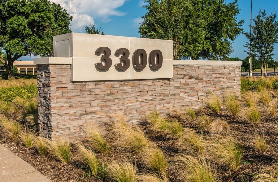 3300 E Renner Rd, Richardson, TX à louer - Photo du bâtiment - Image 3 de 12